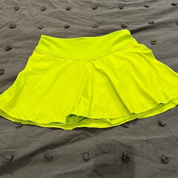 FREE PEOPLE Movement Chartreuse Skirt Ruffled Short Size‎ Large - Picture 2 of 10